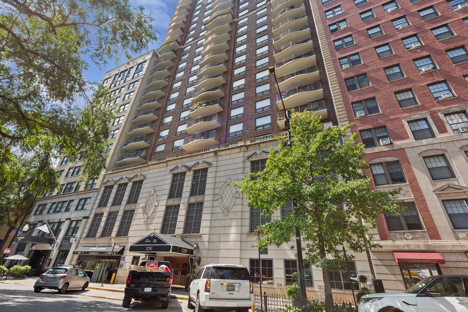 1250 N Dearborn Street 9C — photo
