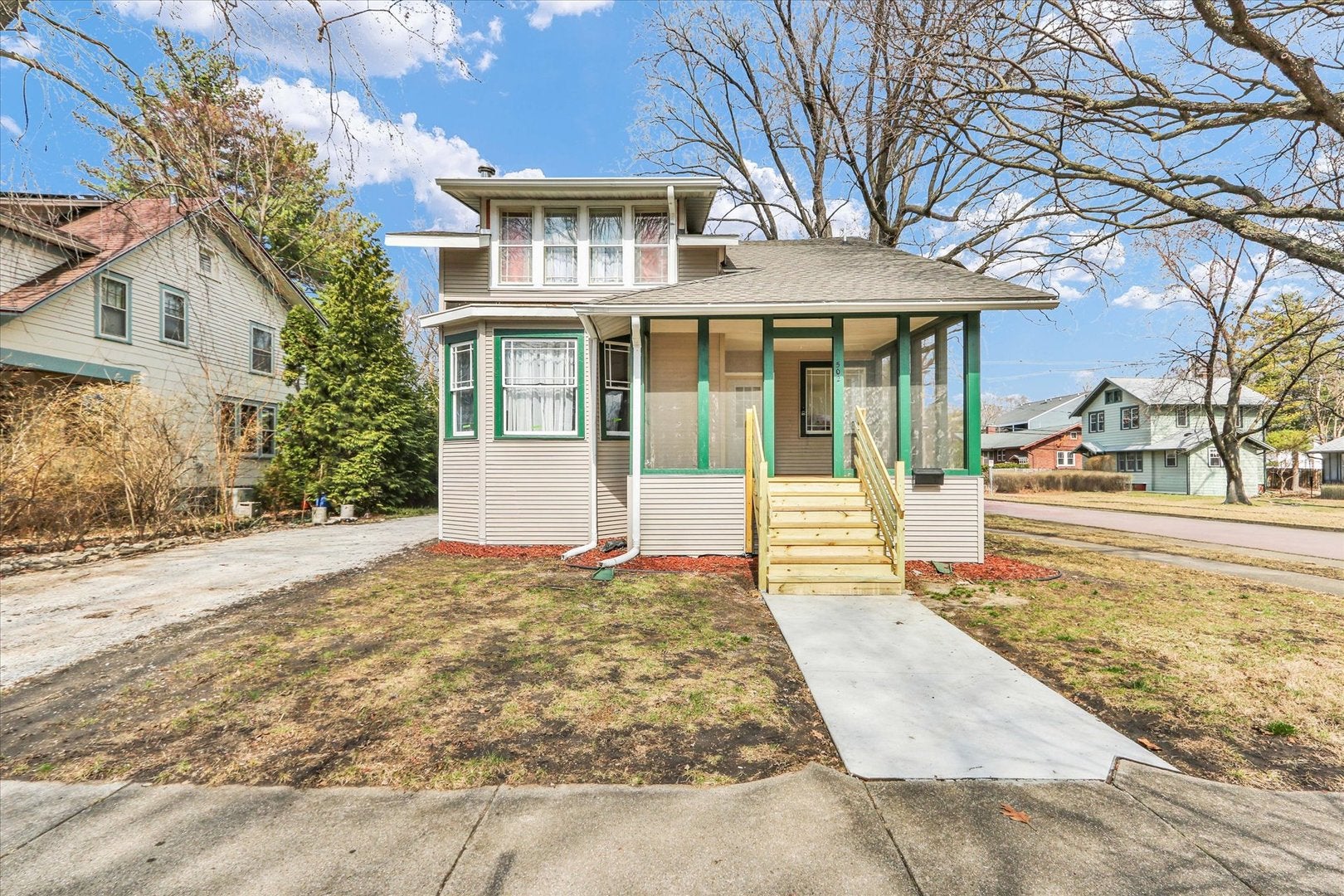 502 W John Street — photo