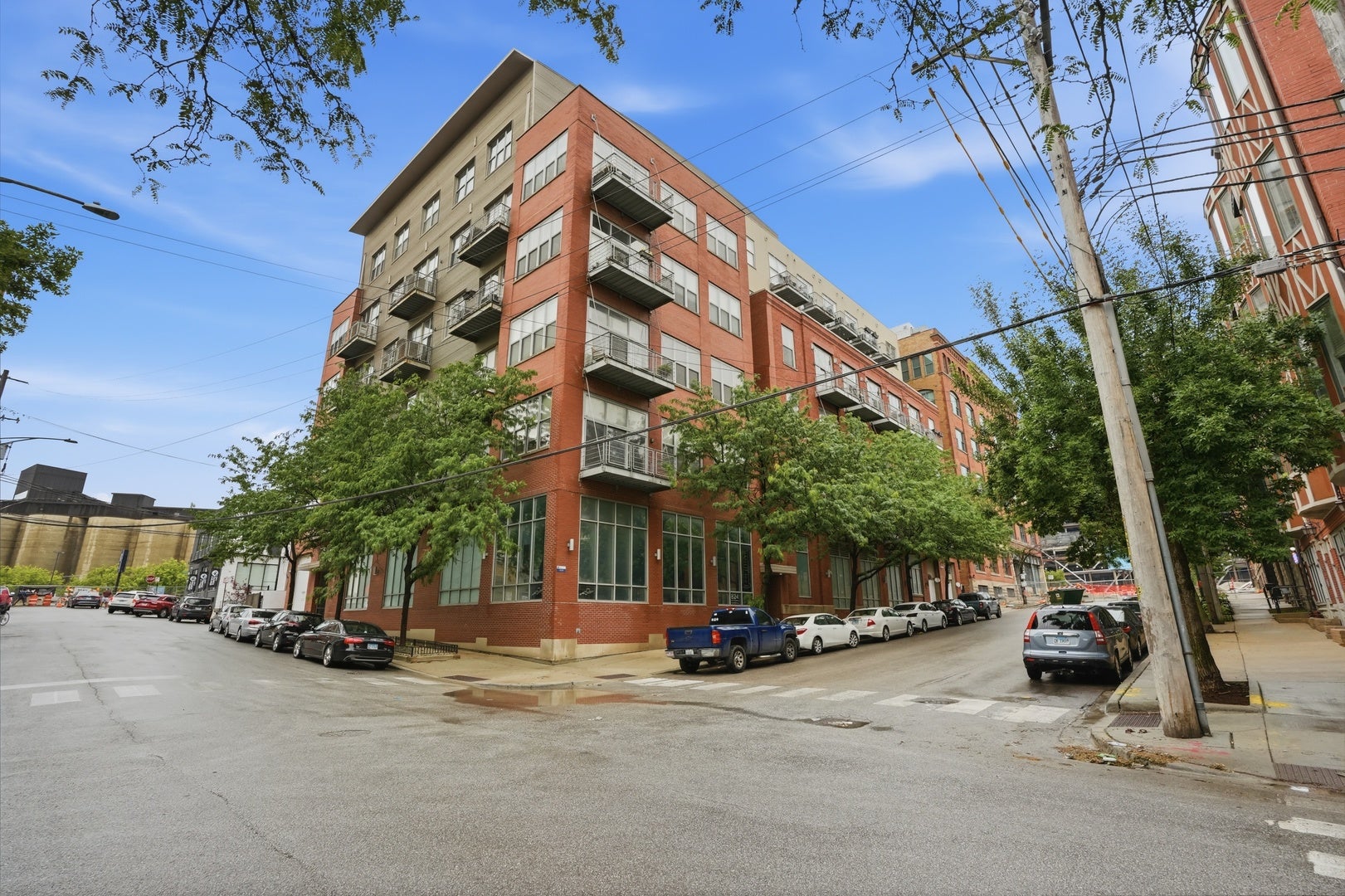 824 W Superior Street B211-B212 — photo