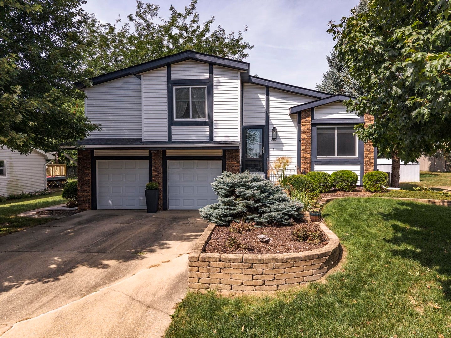207 Greenleaf Drive — photo