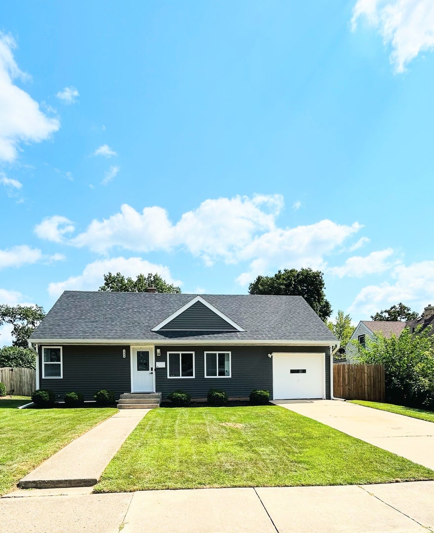1328 Leaman Place — photo