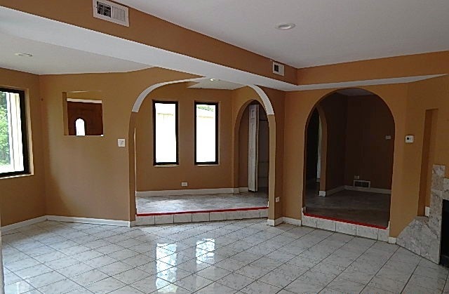 Home in Palatine, IL 60067 — photo 2
