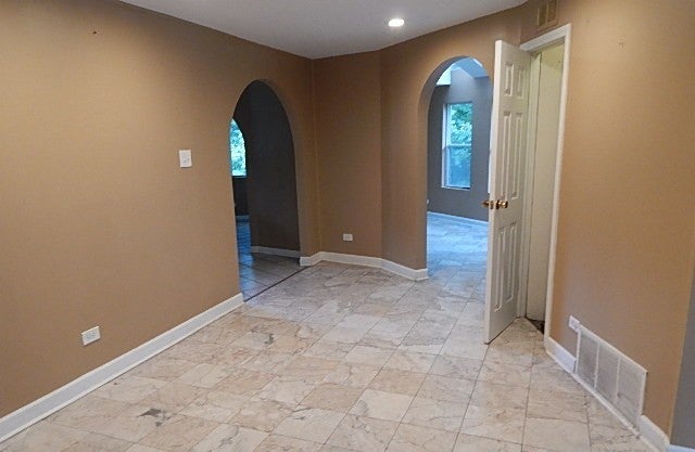 Home in Palatine, IL 60067 — photo 3