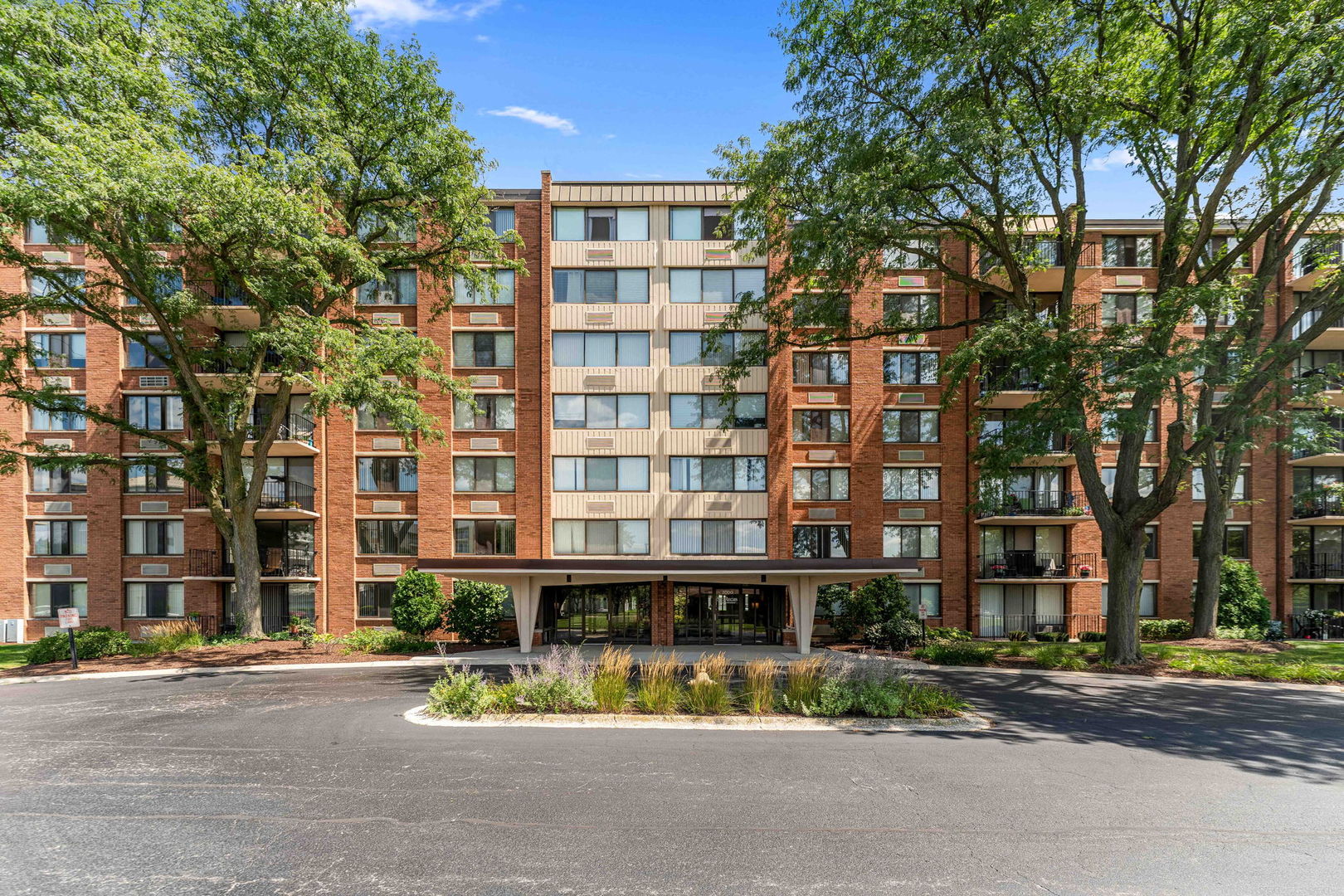 2000 Saint Regis Drive 7D — photo