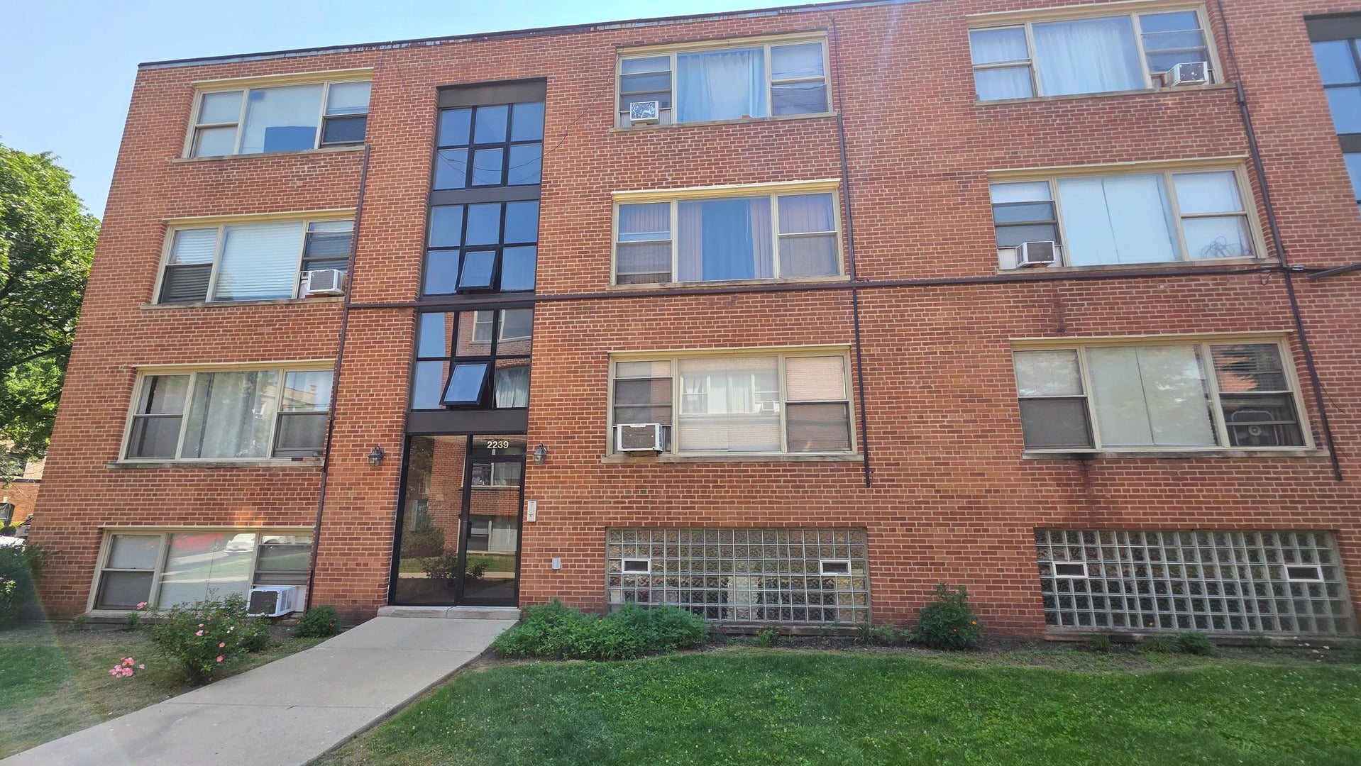 2239 W Farwell Avenue 2a — photo