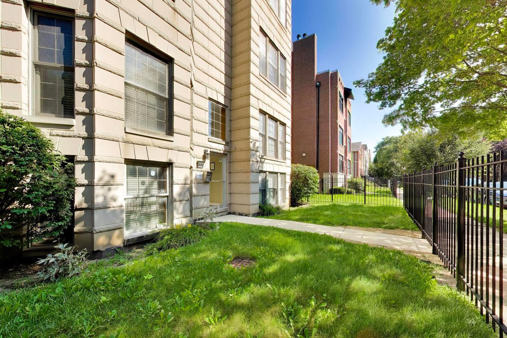 Home in Chicago, IL 60653 — photo 3
