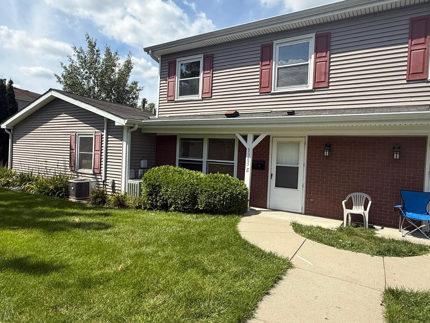 1305 Kingsbury Drive E — photo
