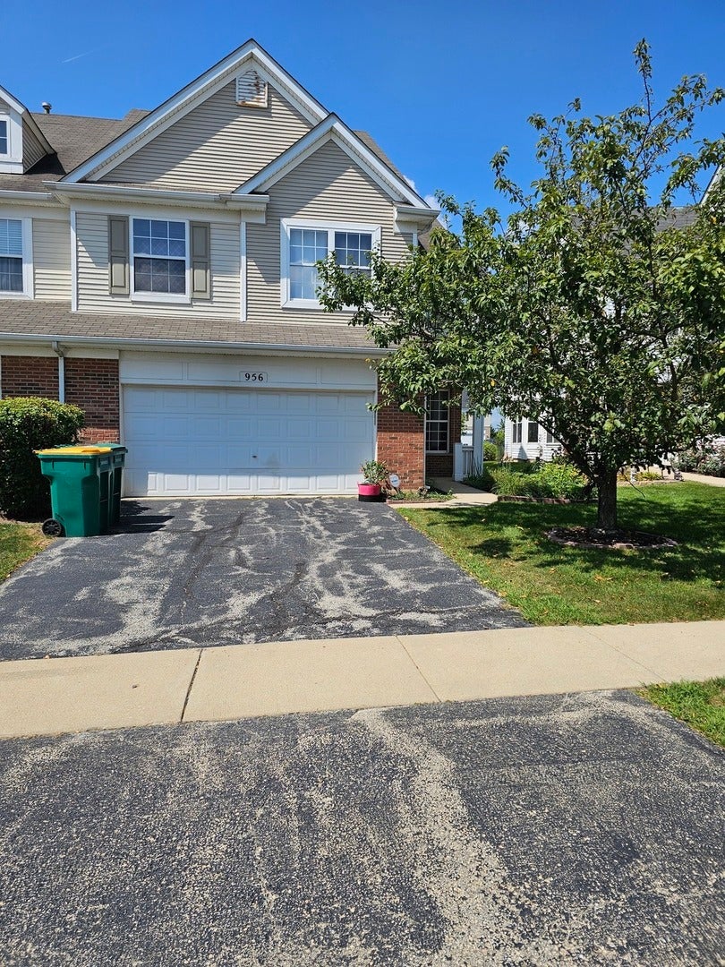 956 Bluebell Circle — photo
