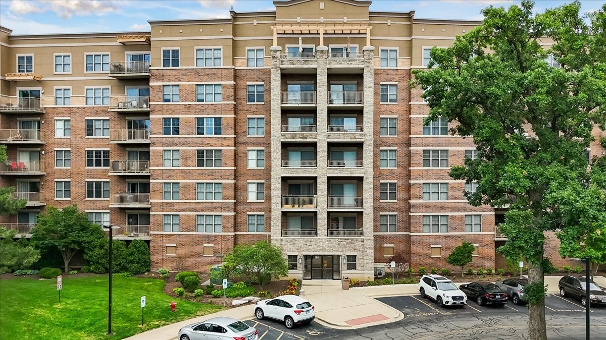 125 Lakeview Drive 403 — photo