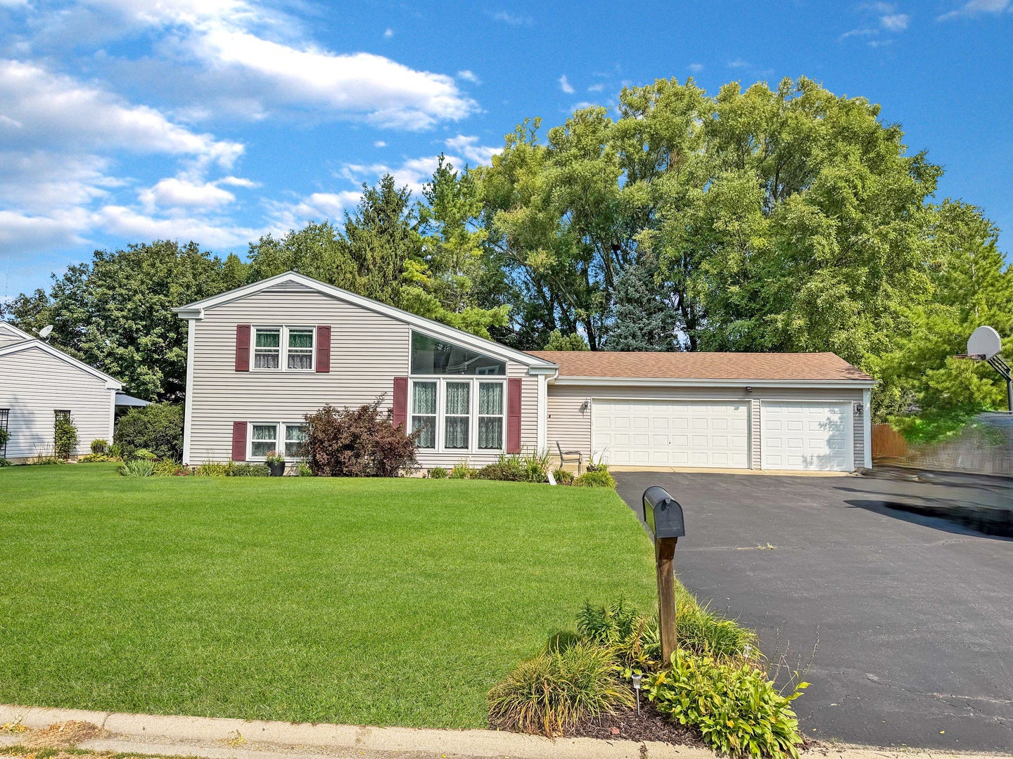 714 Walnut Lane — photo