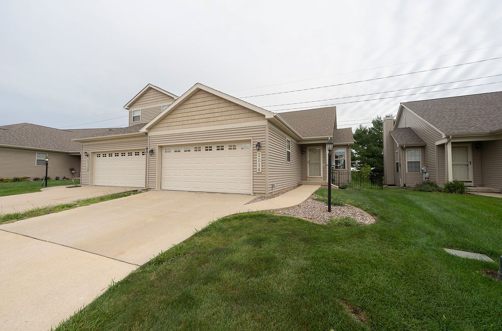 2214 Pebblebrook Lane — photo