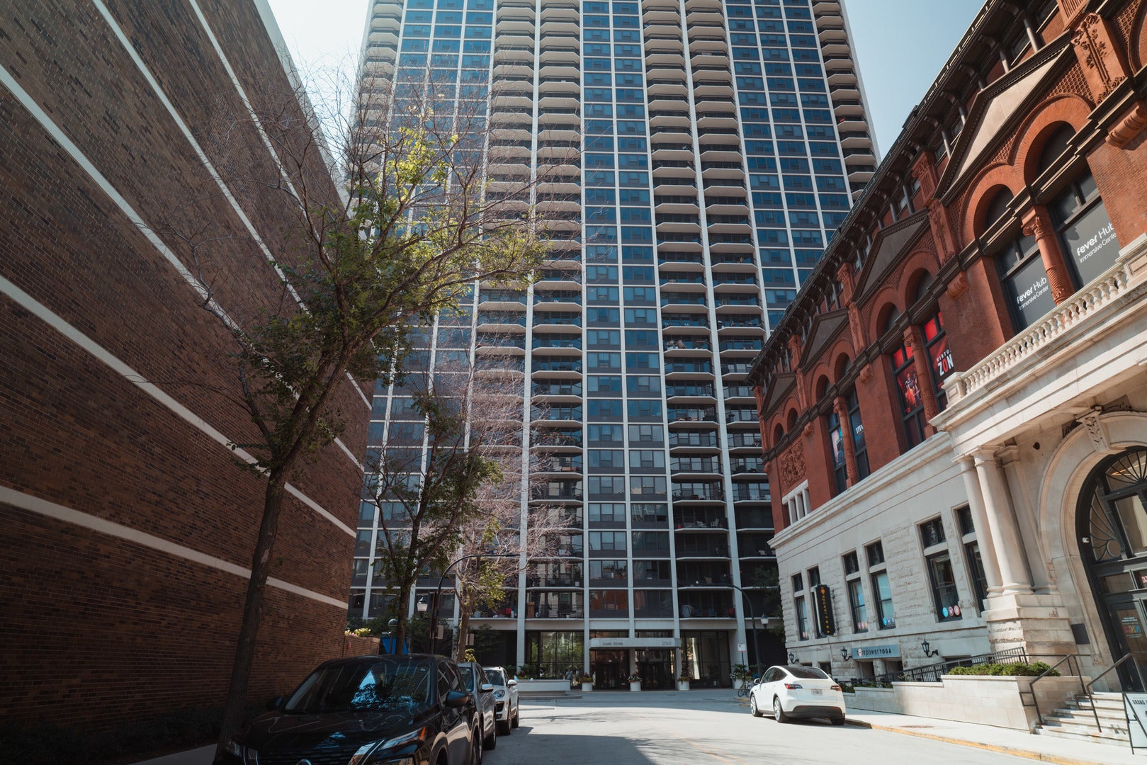 1560 N Sandburg Terrace 1506 — photo