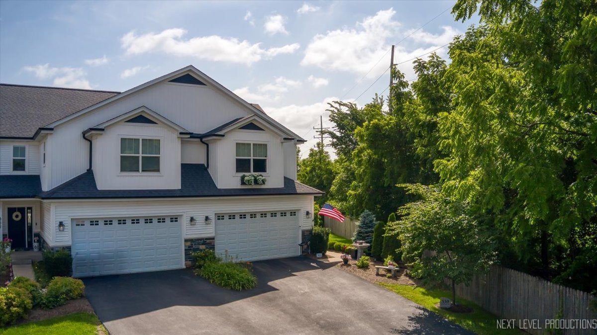 339 Sandholm Court — photo
