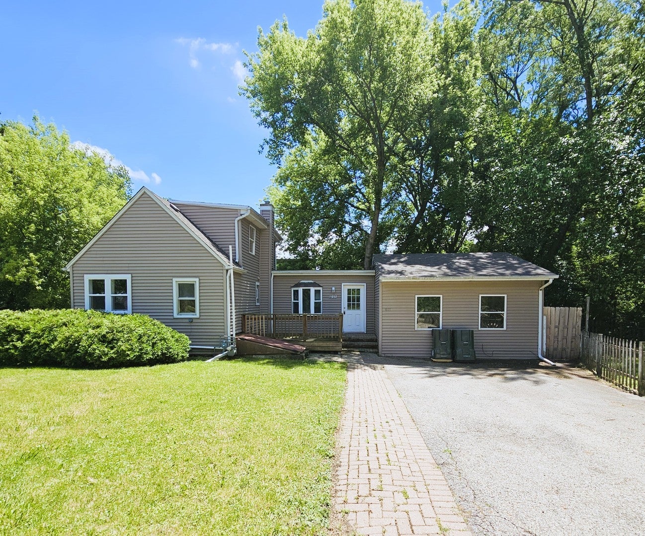 611 Golfview Drive — photo