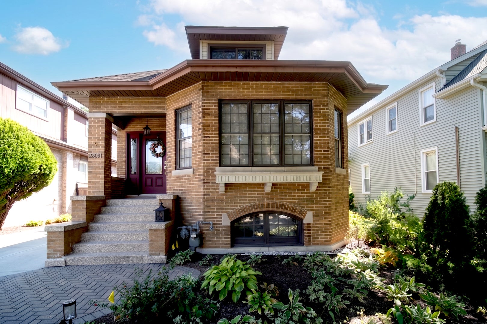 2651 Oak Street — photo