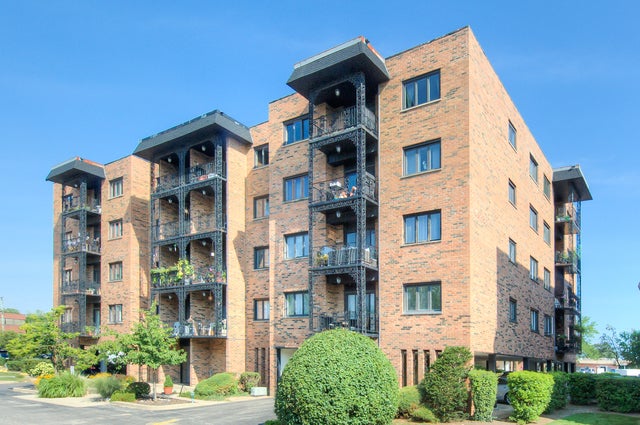 9396 Landings Lane 506 — photo
