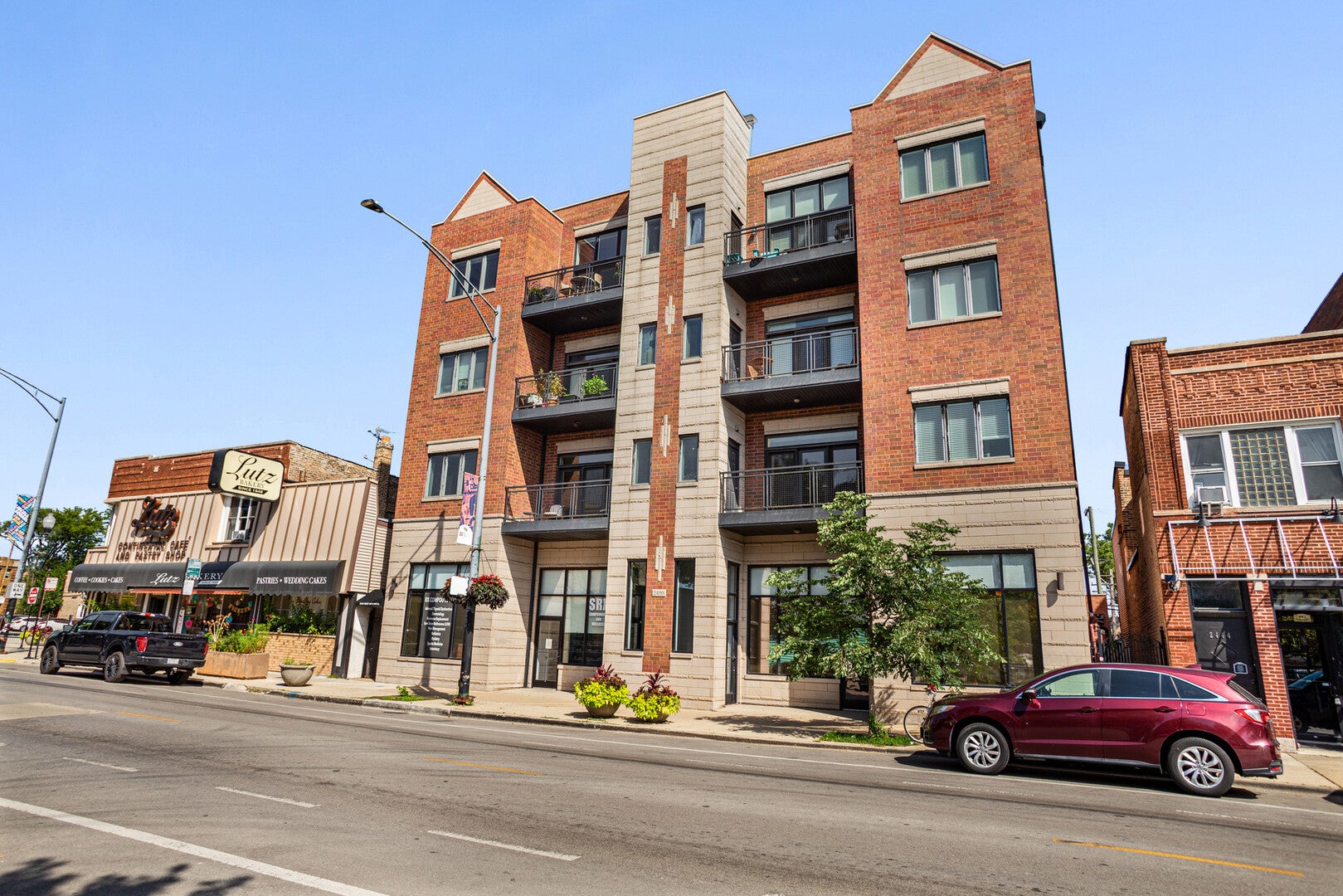 2450 W Montrose Avenue 3N — photo