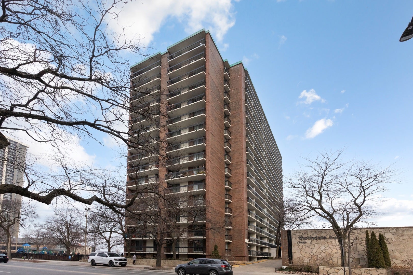 5901 N Sheridan Road 2J — photo