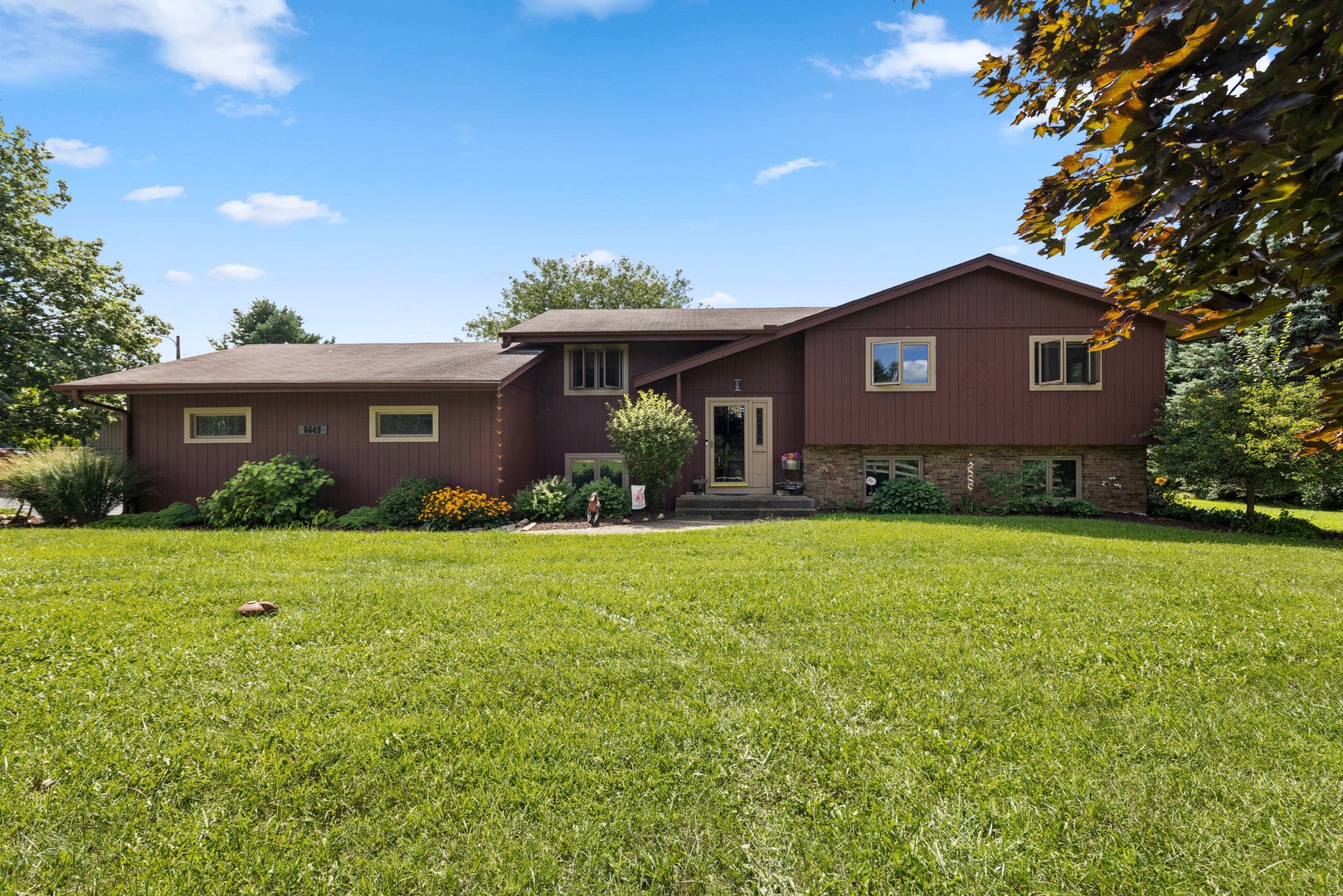 6649 E Oak Hill Road — photo