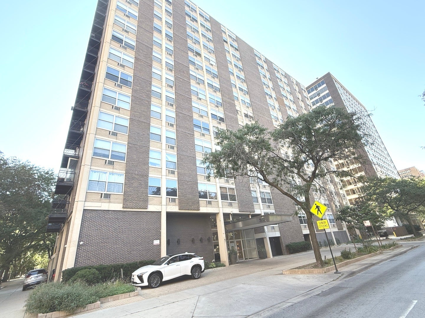 3033 N Sheridan Road 403 — photo