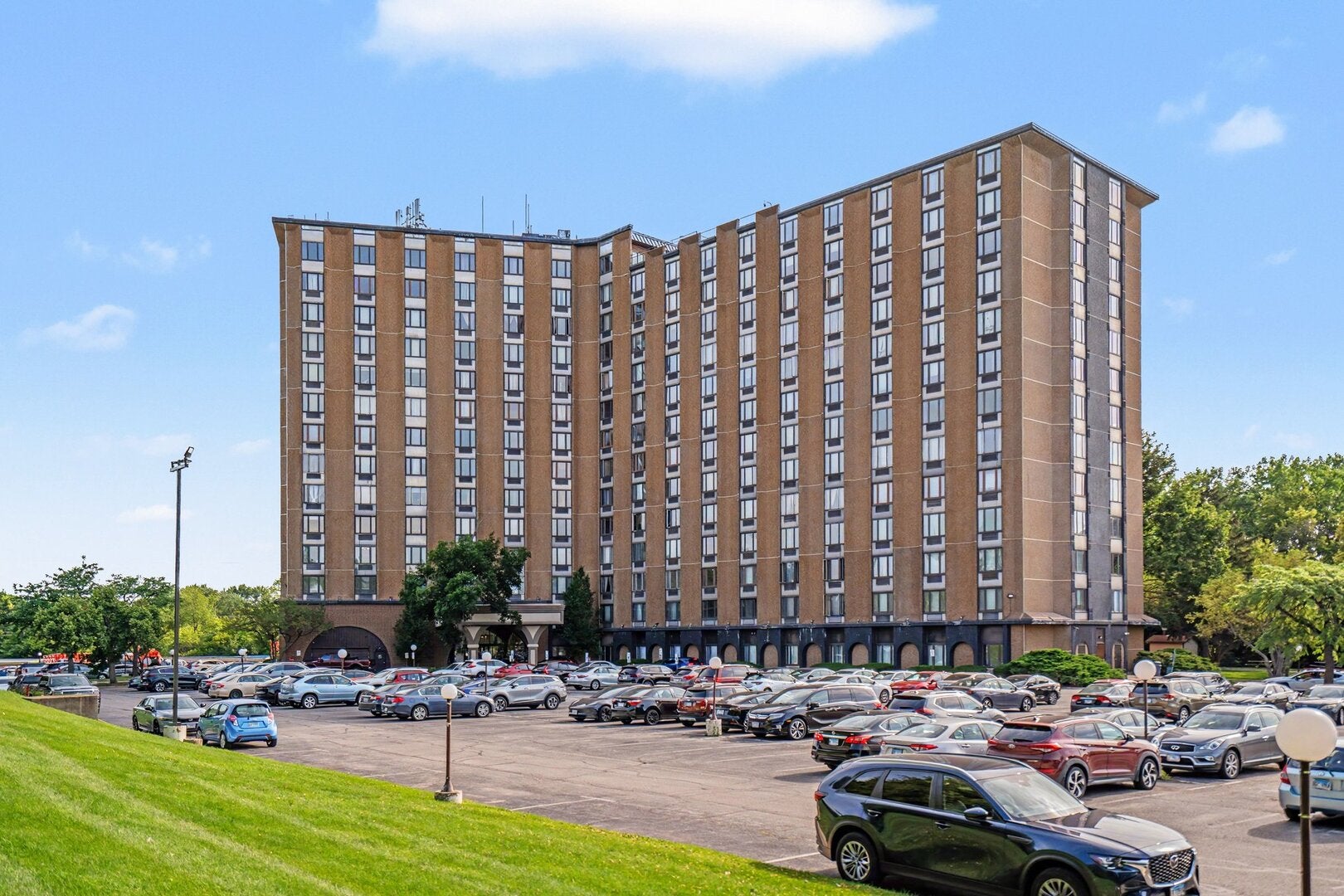 1 Renaissance Place 3G — photo