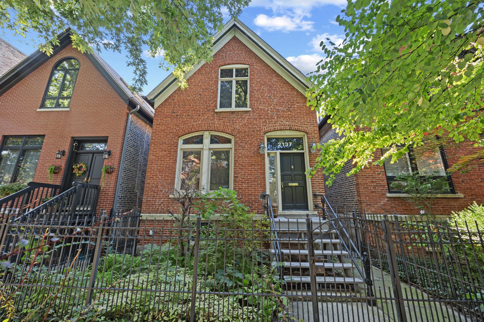 2137 W Moffat Street — photo