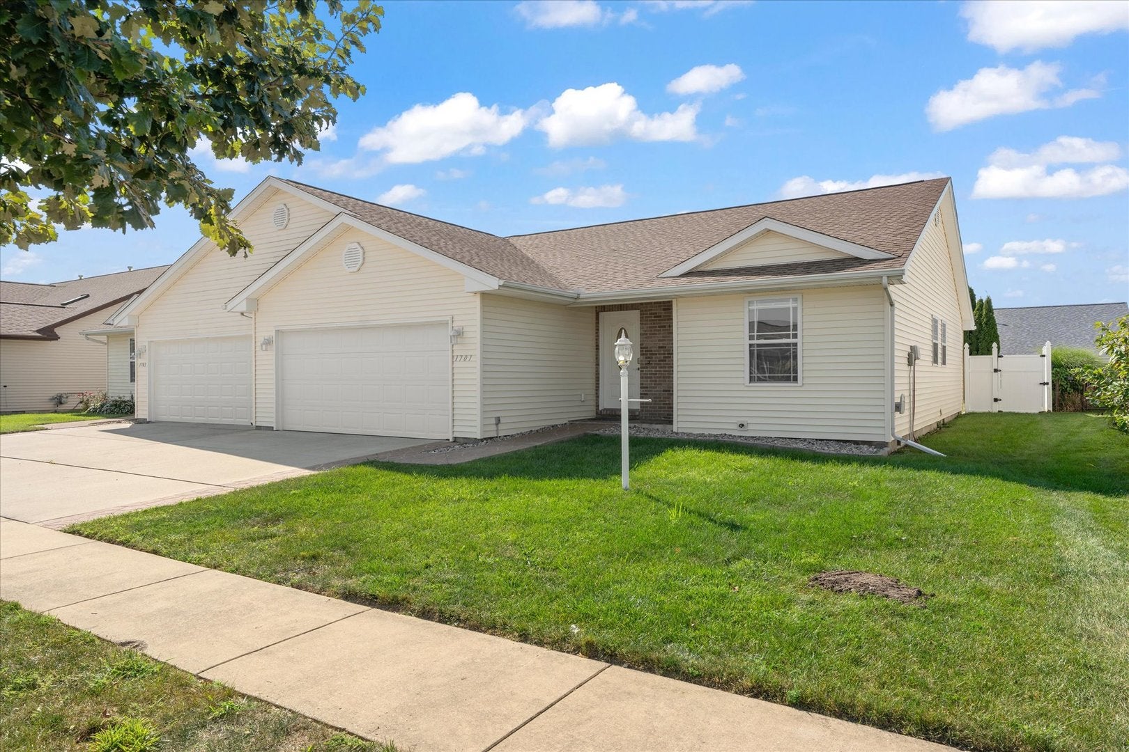 1703 E Lexington Drive — photo