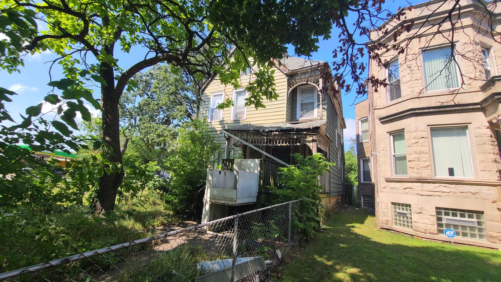 7048 S Perry Avenue — photo