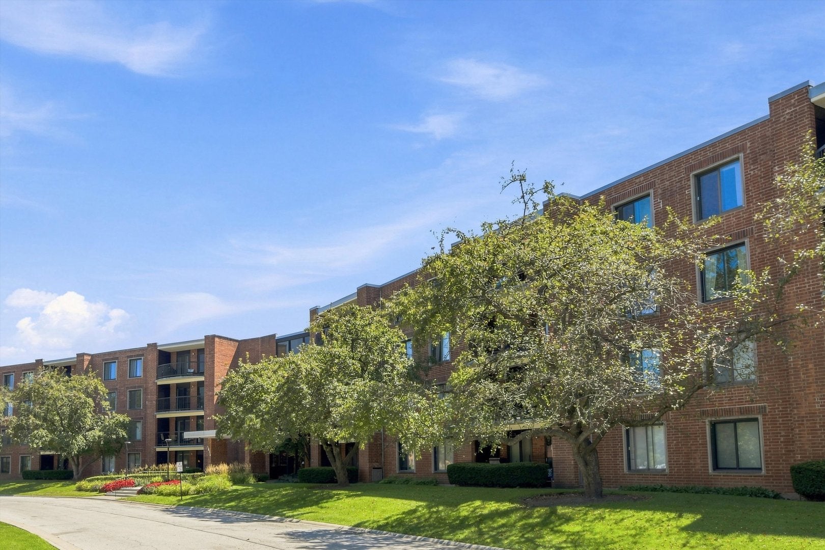 1415 E Central Road 319C — photo
