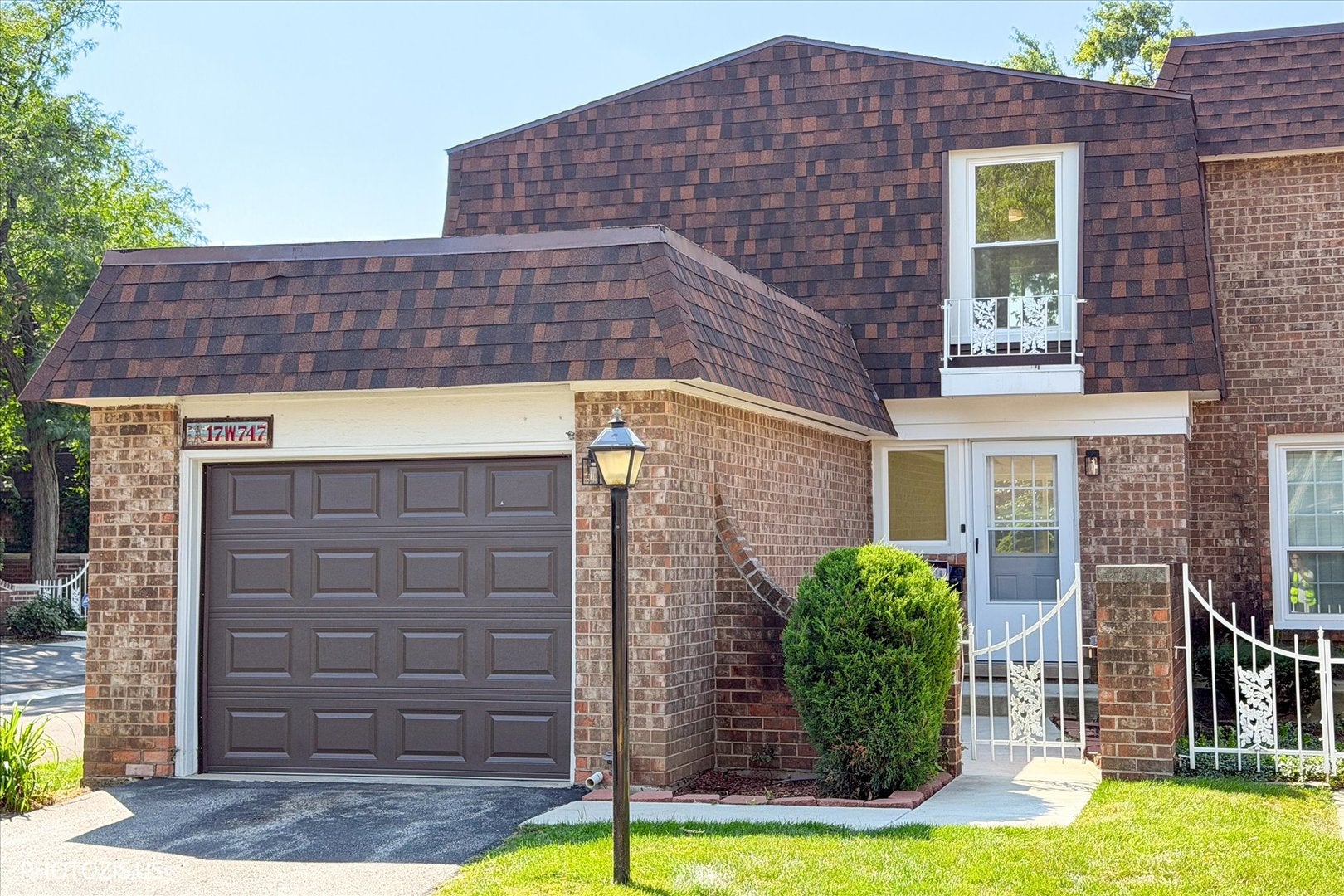 17W747 Standish Lane — photo