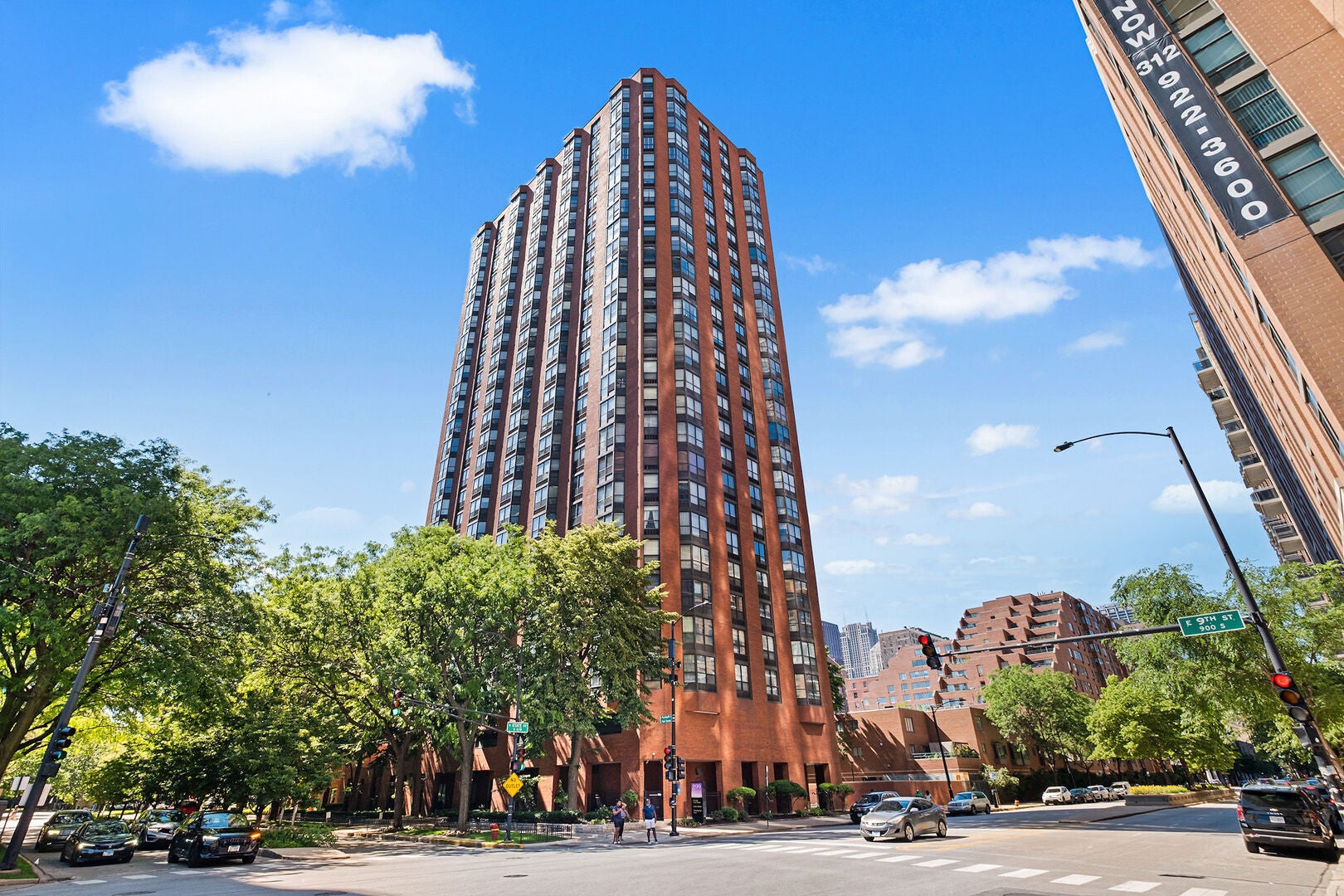 899 S Plymouth Court 1505 — photo