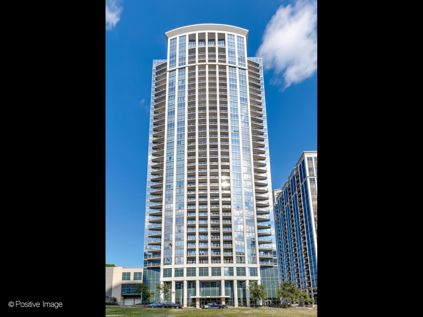 1235 S Prairie Avenue 1404 — photo