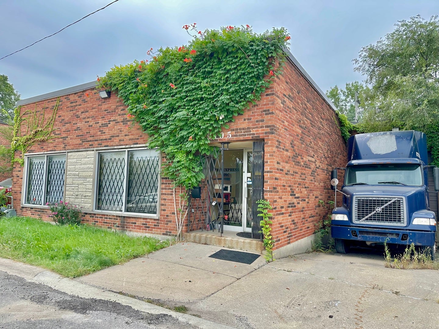 9105 Belden Avenue — photo