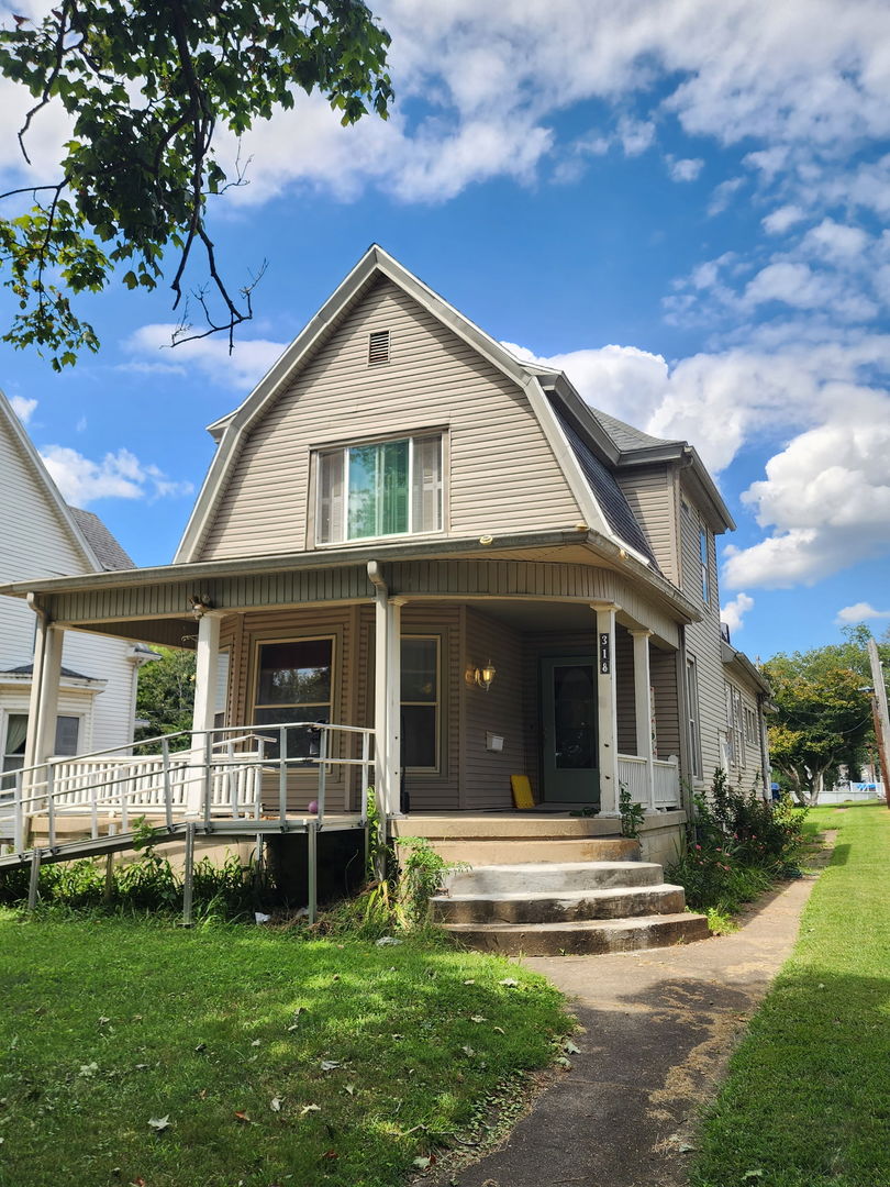 318 E 1st Street — photo