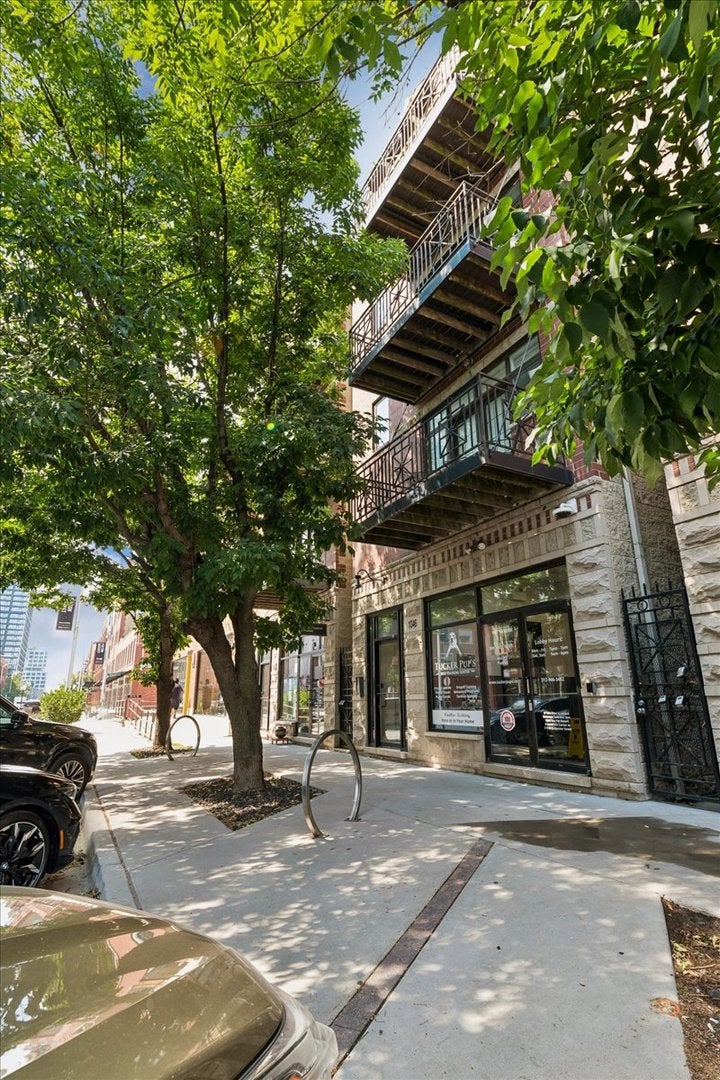 1046 W Fulton Market 3 — photo