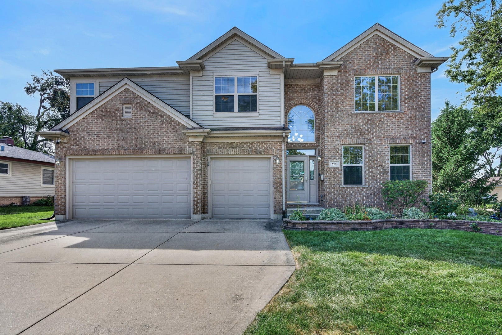 401 Lilac Lane — photo