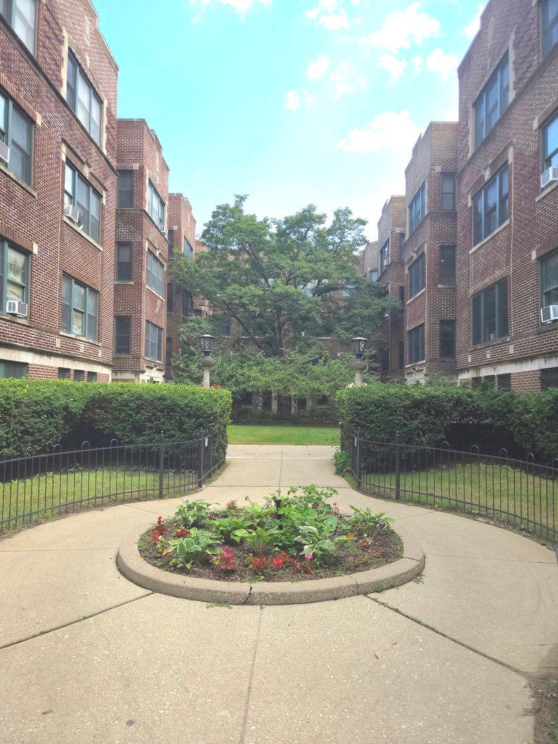 5551 S Kimbark Avenue 8 — photo