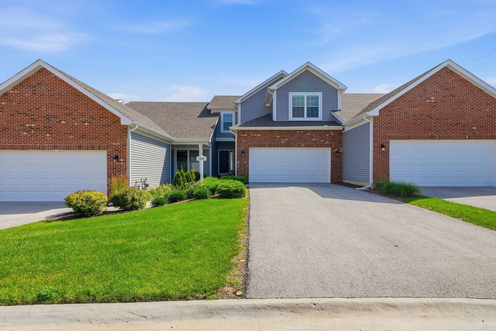 Home in Willow Springs, IL 60480 — photo 3