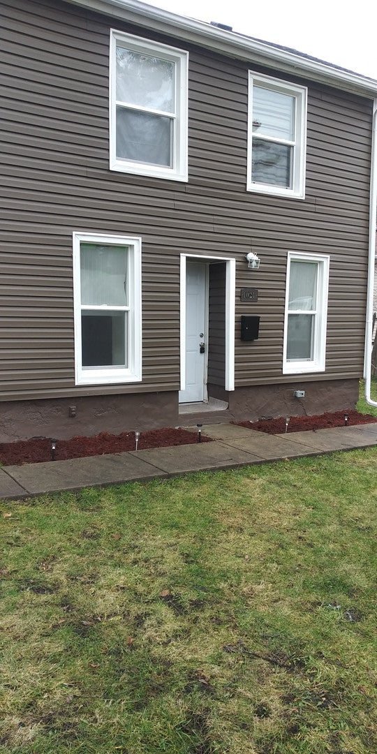 1021 N Hickory Street — photo
