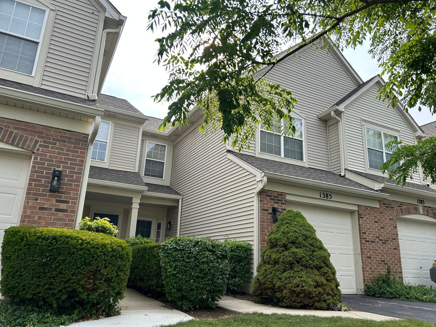 1385 Redbridge Court — photo