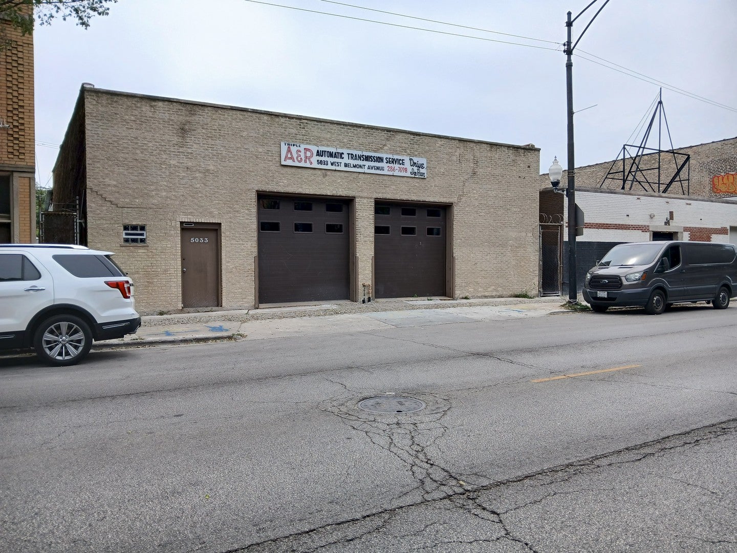 5031 W Belmont Avenue — photo