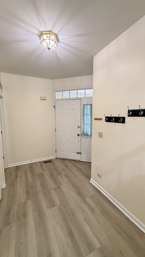 Home in Hoffman Estates, IL 60169 — photo 2