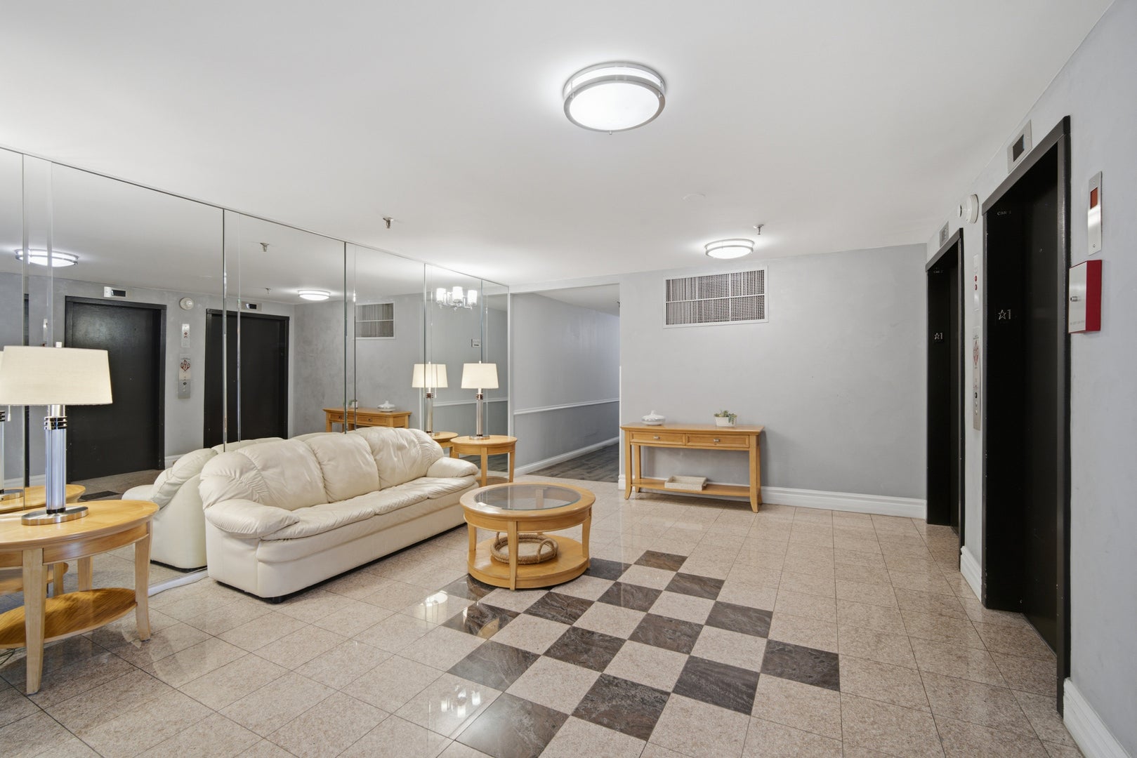 Home in Glenview, IL 60025 — photo 3