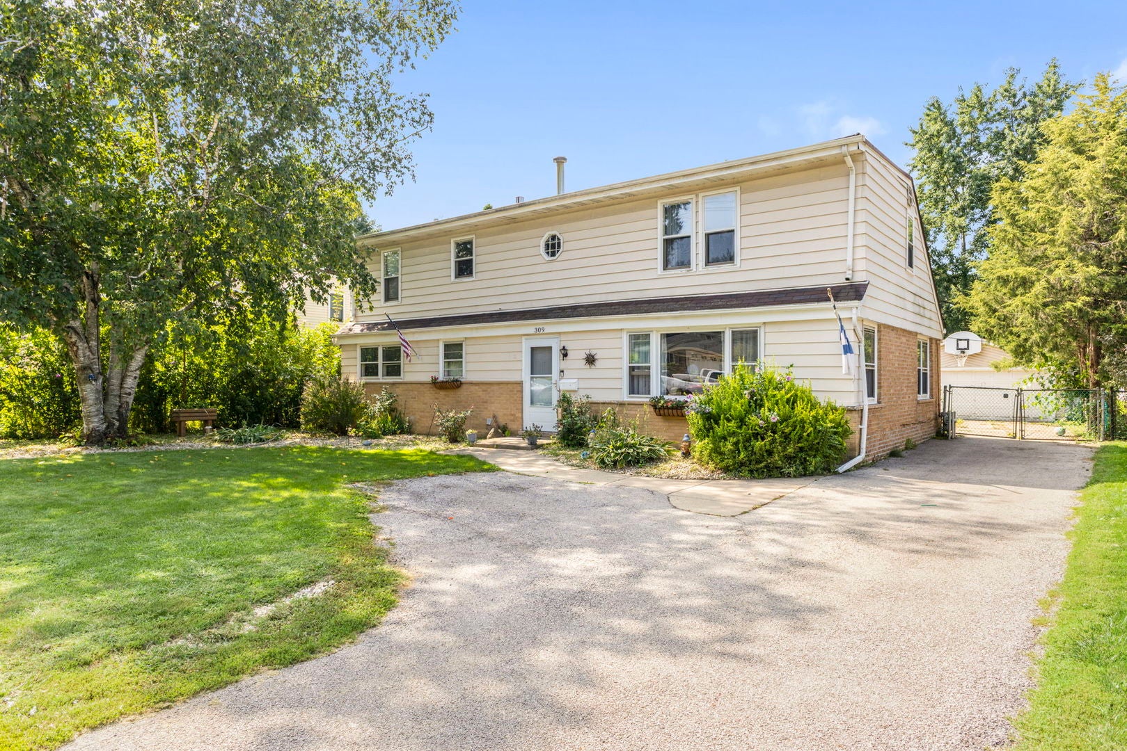 309 E Walnut Street — photo