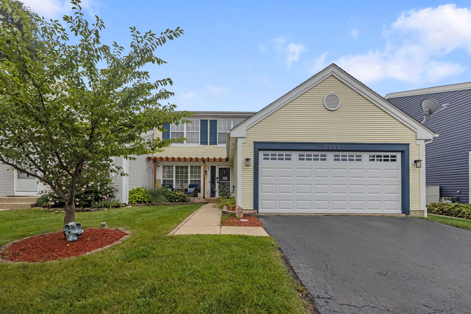 2309 Meadows Lane — photo