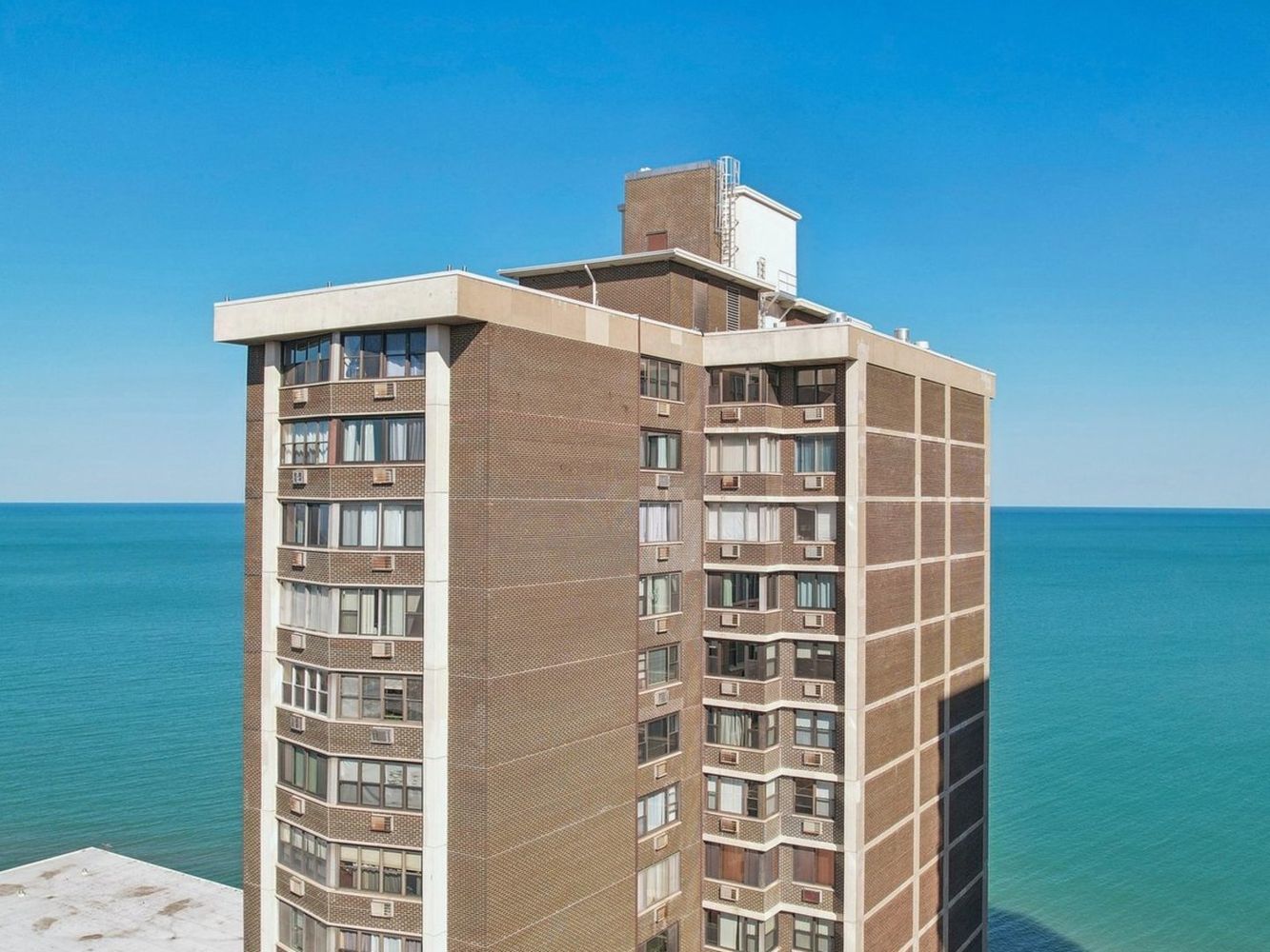 6325 N Sheridan Road 2106 — photo