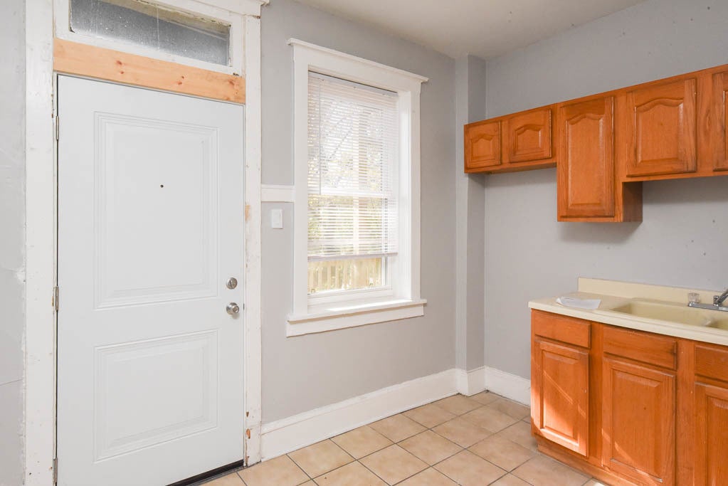 Home in Chicago, IL 60660 — photo 3