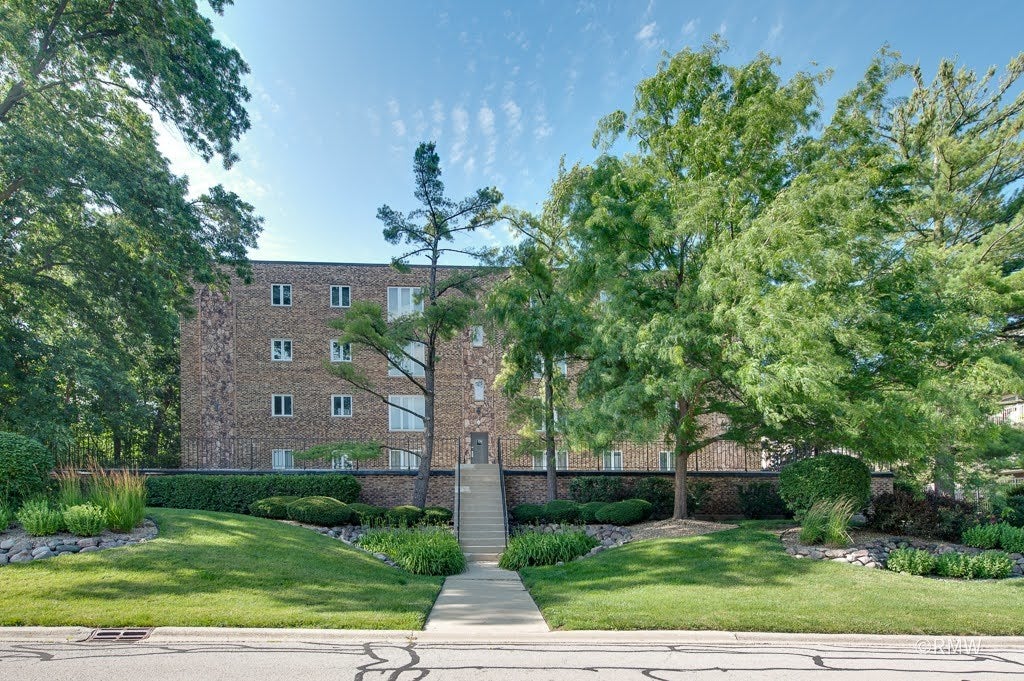 467 Hiawatha Trail 106 — photo