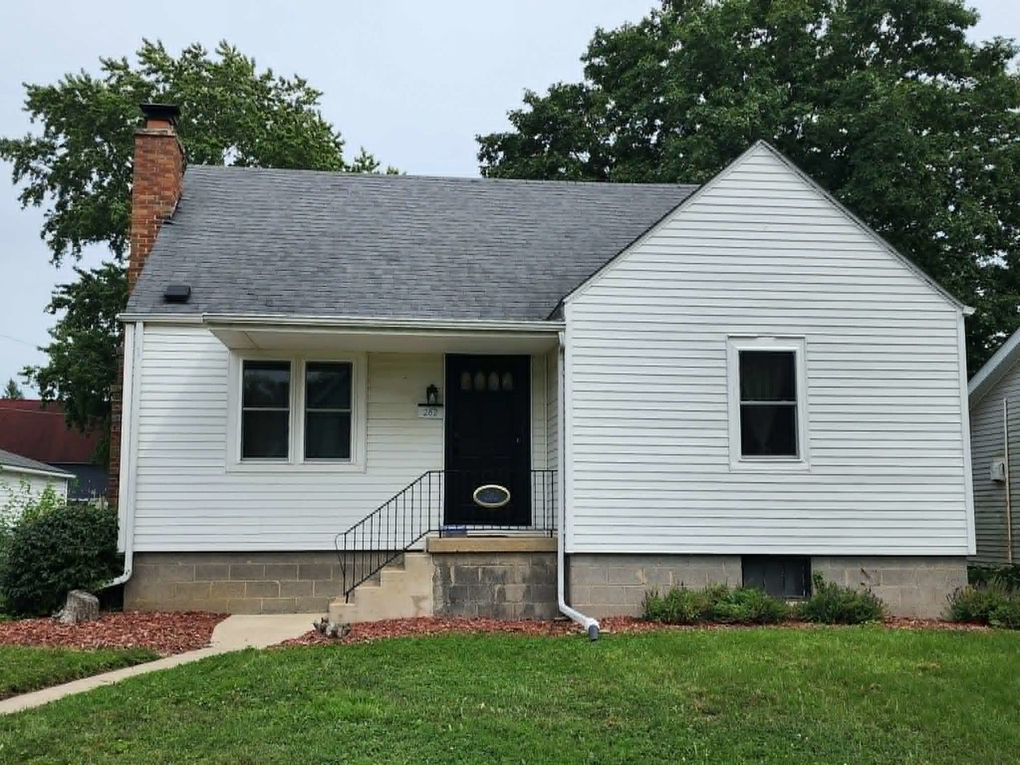 282 N Oak Street — photo