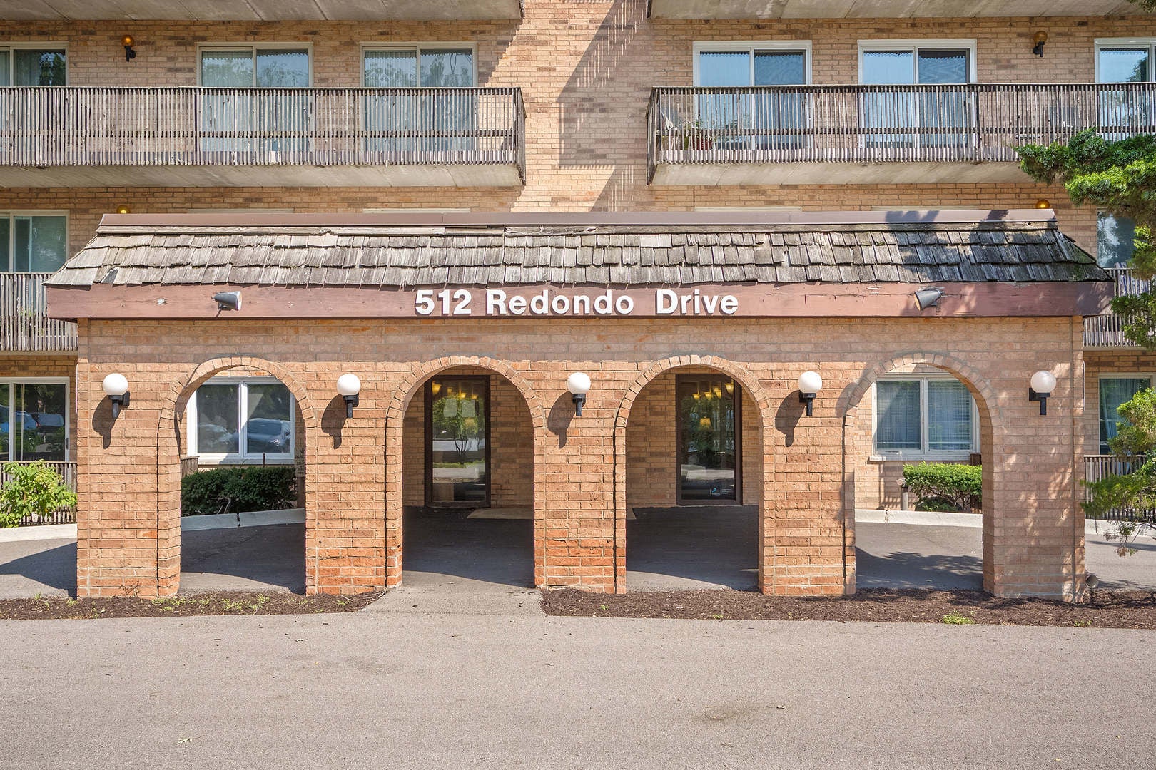Home in Downers Grove, IL 60516 — photo 3